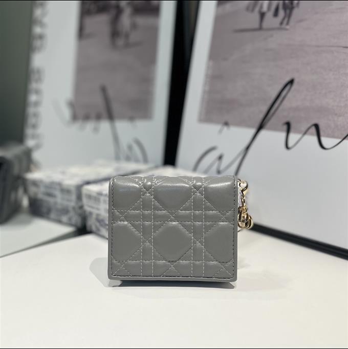 2025228Y 220P182142796